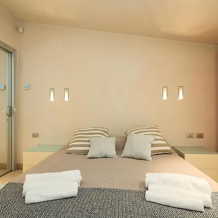 Luxury House - 2 Minutes Walk From Station * Milan